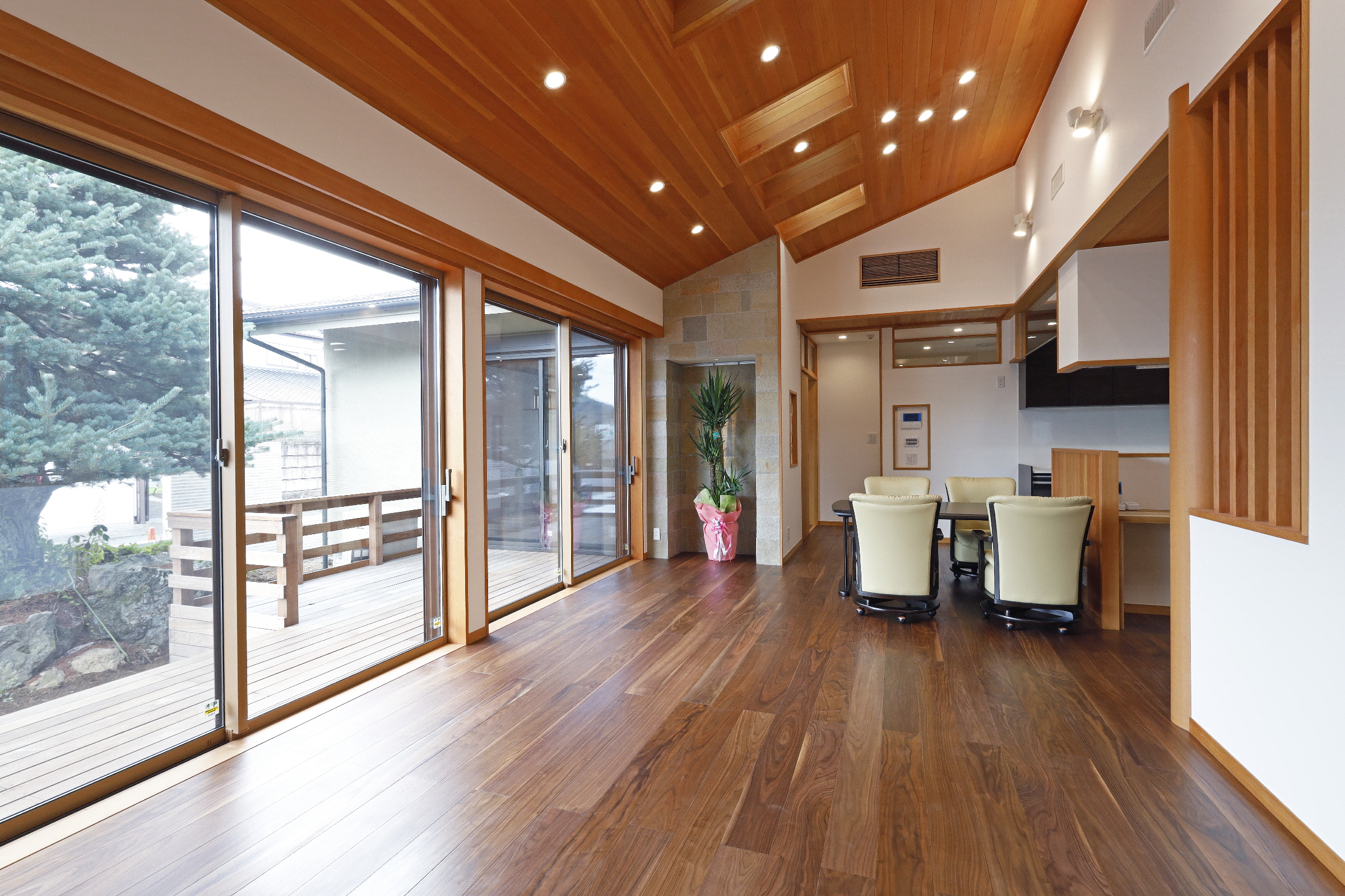 栃木市でほぼ平屋　　宮城県くりこまの国産材の杉材を使った和モダンの木の家