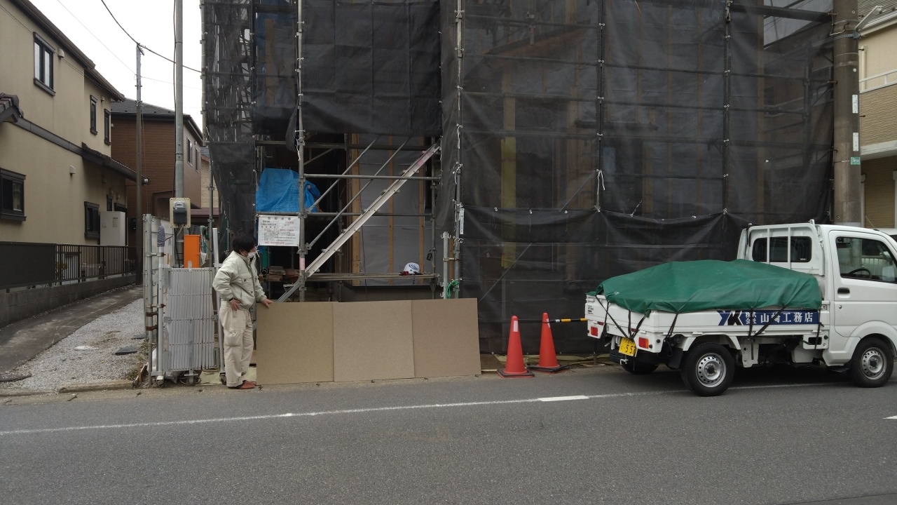 松戸市の小振りな木の家　外壁の色が決まりました　＠栗原