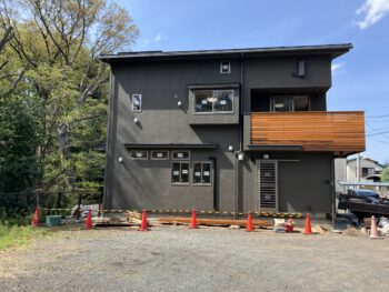 2025年4月27日（日）「武蔵野の雑木林を借景にする木の家＆エコハウス」(長期優良住宅）完成現場見学会のお知らせ