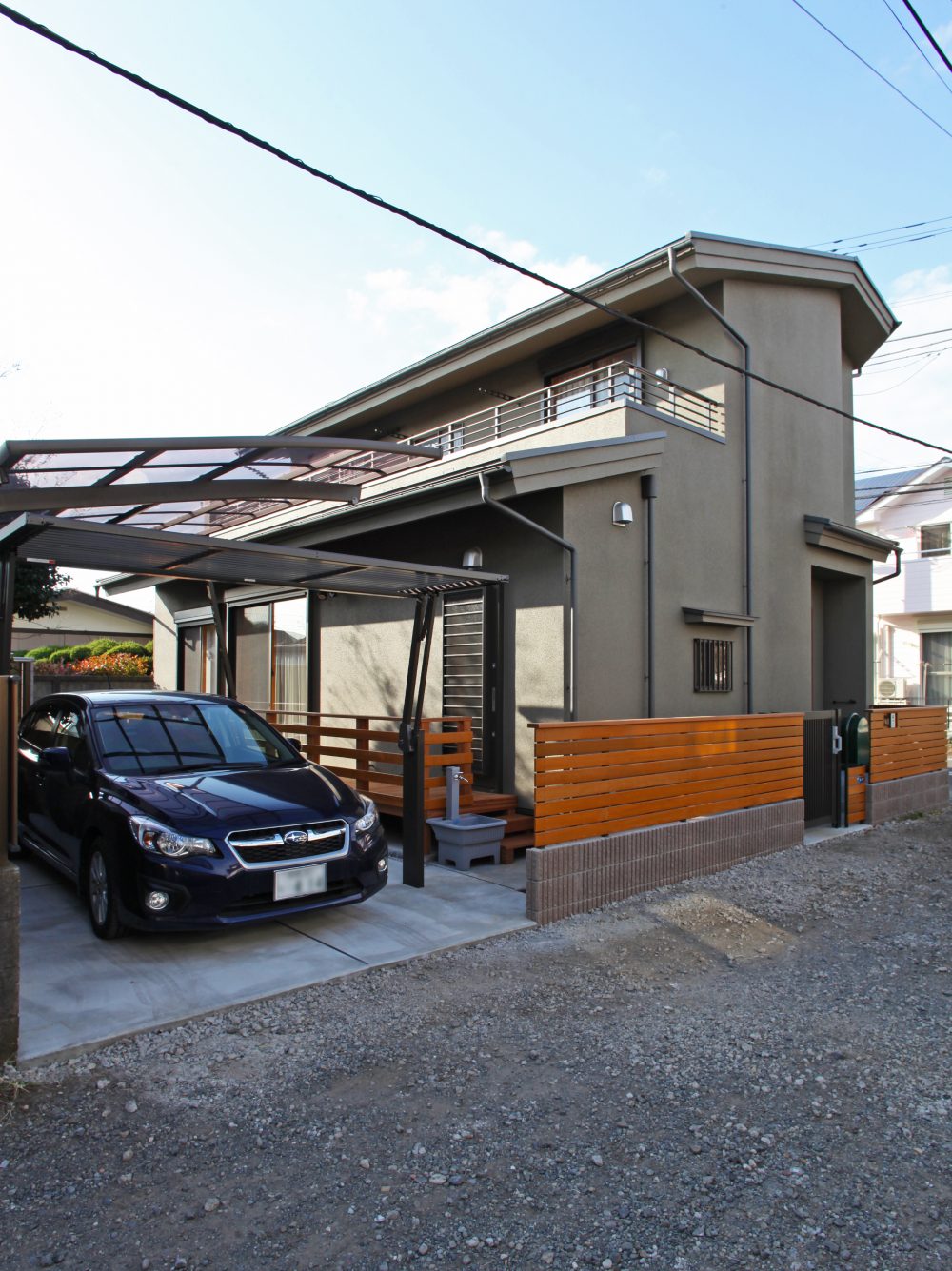 神奈川県大和市の太陽熱利用の狭小住宅