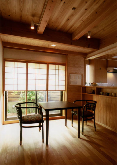 江戸スタイルの家のダイニングスペース