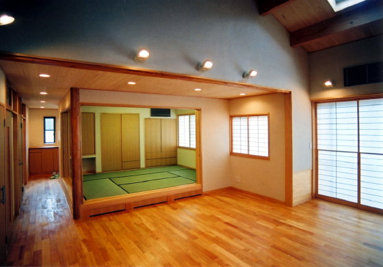2003年フォレストモア主催「木の国日本の家デザインコンペ」優秀賞を受賞